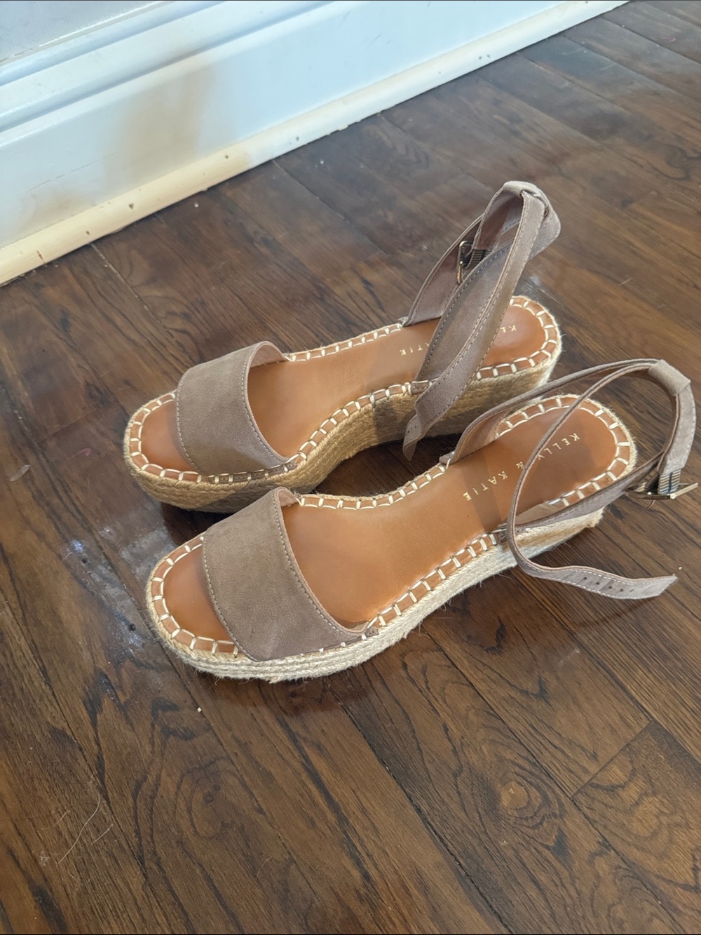 Women’s Taupe Espadrille Platform Sandals great condition